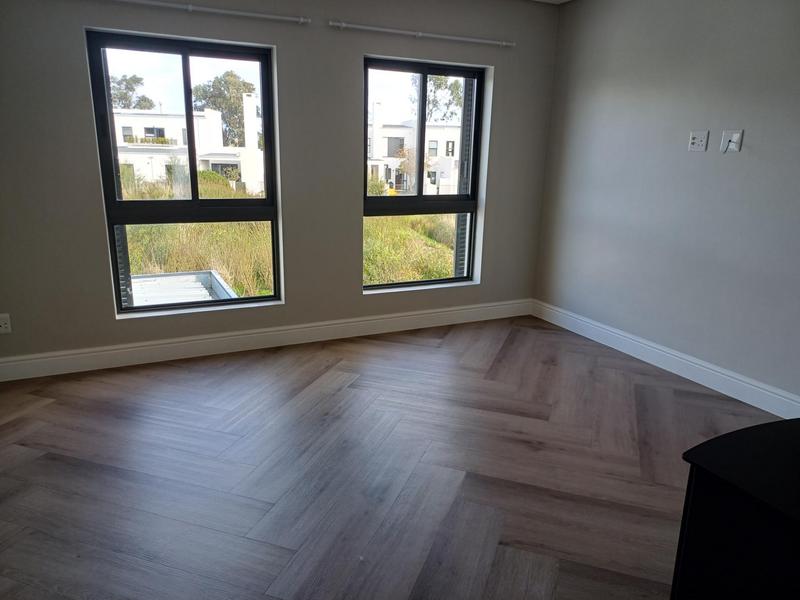 To Let 4 Bedroom Property for Rent in Somerset West Western Cape